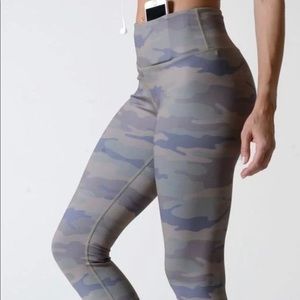 Camo High-Rise Leggings Waistband Pocket